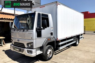 Ford Cargo 1119 2015 Chassi + Baú de Alumínio Prata (BIG-6565)