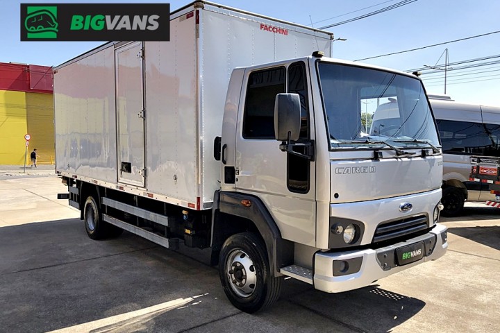 Galeria de fotos - Ford Cargo 1119 2015 Chassi + Baú de Alumínio Prata (BIG-6565)