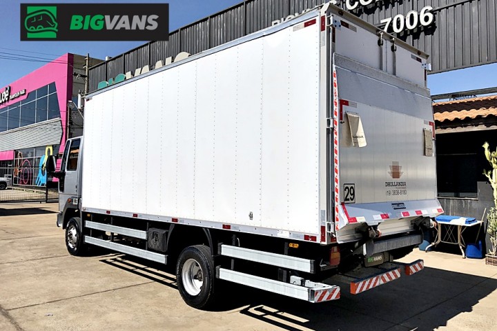Galeria de fotos - Ford Cargo 1119 2015 Chassi + Baú de Alumínio Prata (BIG-6565)