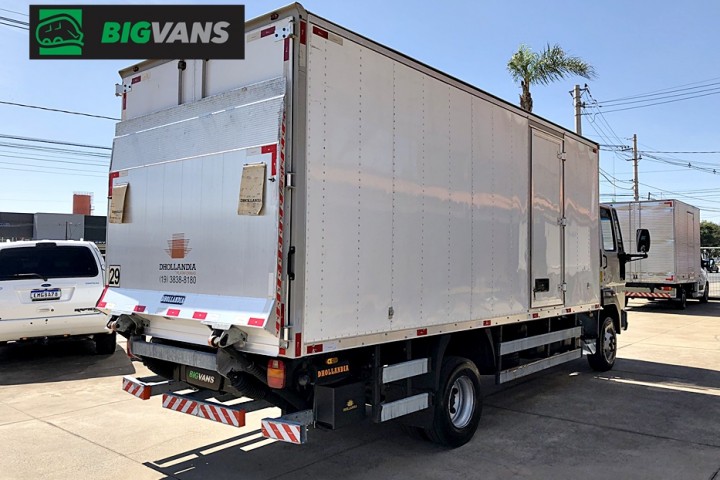 Galeria de fotos - Ford Cargo 1119 2015 Chassi + Baú de Alumínio Prata (BIG-6565)