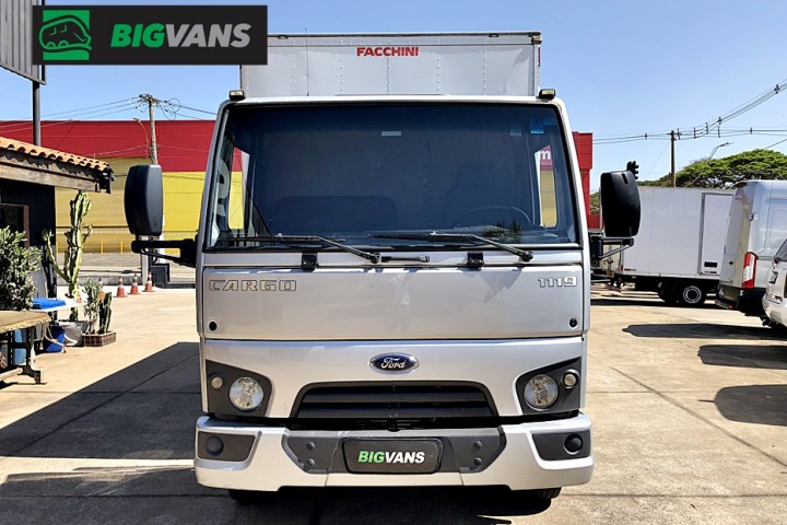 Galeria de fotos - Ford Cargo 1119 2015 Chassi + Baú de Alumínio Prata (BIG-6565)