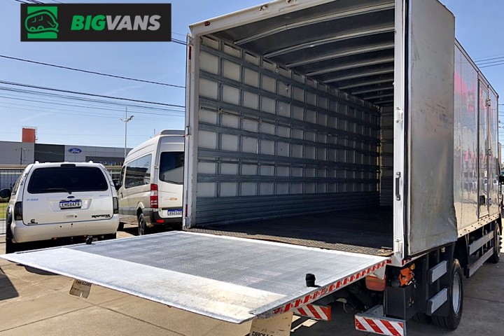 Galeria de fotos - Ford Cargo 1119 2015 Chassi + Baú de Alumínio Prata (BIG-6565)
