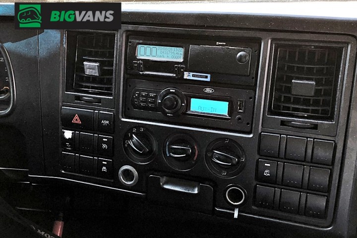 Galeria de fotos - Ford Cargo 1119 2015 Chassi + Baú de Alumínio Prata (BIG-6565)