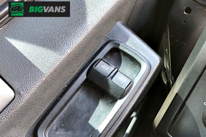 Galeria de fotos - Ford Cargo 1119 2015 Chassi + Baú de Alumínio Prata (BIG-6565)