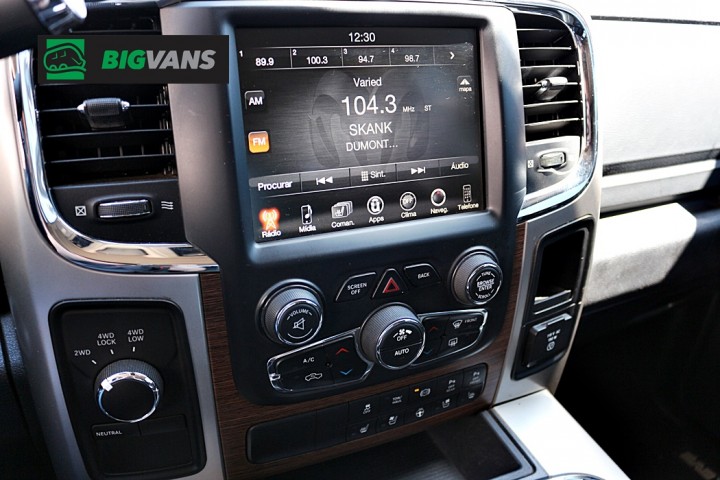 Galeria de fotos - RAM 2500 2017 Laramie CD 4x4 Cinza Dodge RAM BOX (BIG-9G79)