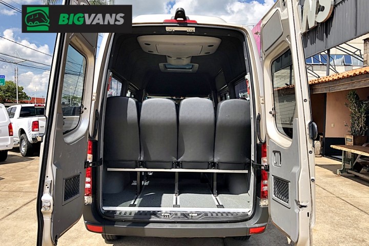 Galeria de fotos - Sprinter 2019 415 GOLD EDITION Longa Teto Alto 16 Lugares Prata (BIG-3J29)