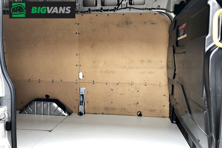 Galeria de fotos - Ford Transit 2023 L2H3 Furgão Longo Completo Prata (BIG-0J72)