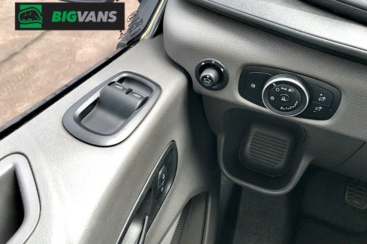Galeria de fotos - Ford Transit 2023 L2H3 Furgão Longo Completo Prata (BIG-0J72)